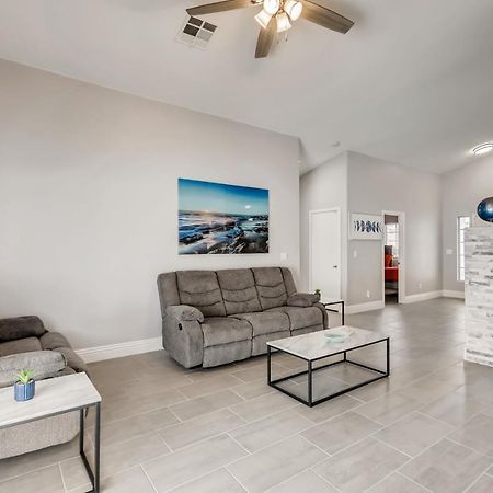 Luxurious House With A Pool, Spa, And Patio, Sleeps 6 Comfortably Las Vegas Buitenkant foto