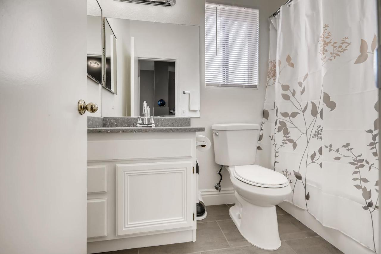Luxurious House With A Pool, Spa, And Patio, Sleeps 6 Comfortably Las Vegas Buitenkant foto