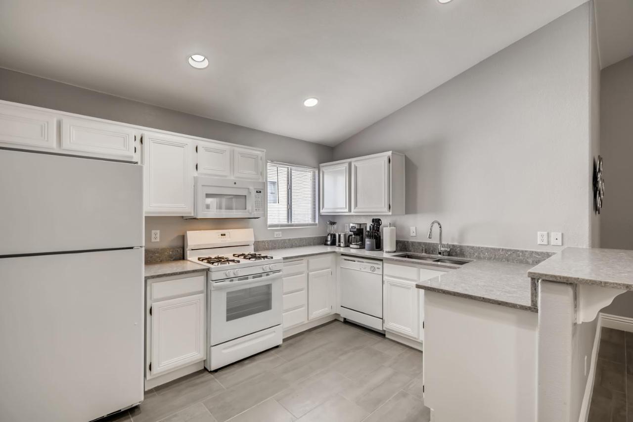 Luxurious House With A Pool, Spa, And Patio, Sleeps 6 Comfortably Las Vegas Buitenkant foto