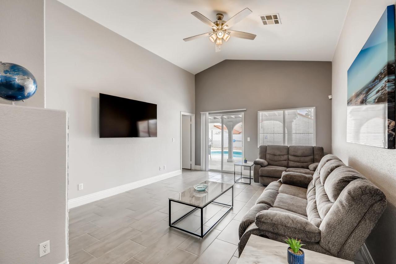 Luxurious House With A Pool, Spa, And Patio, Sleeps 6 Comfortably Las Vegas Buitenkant foto