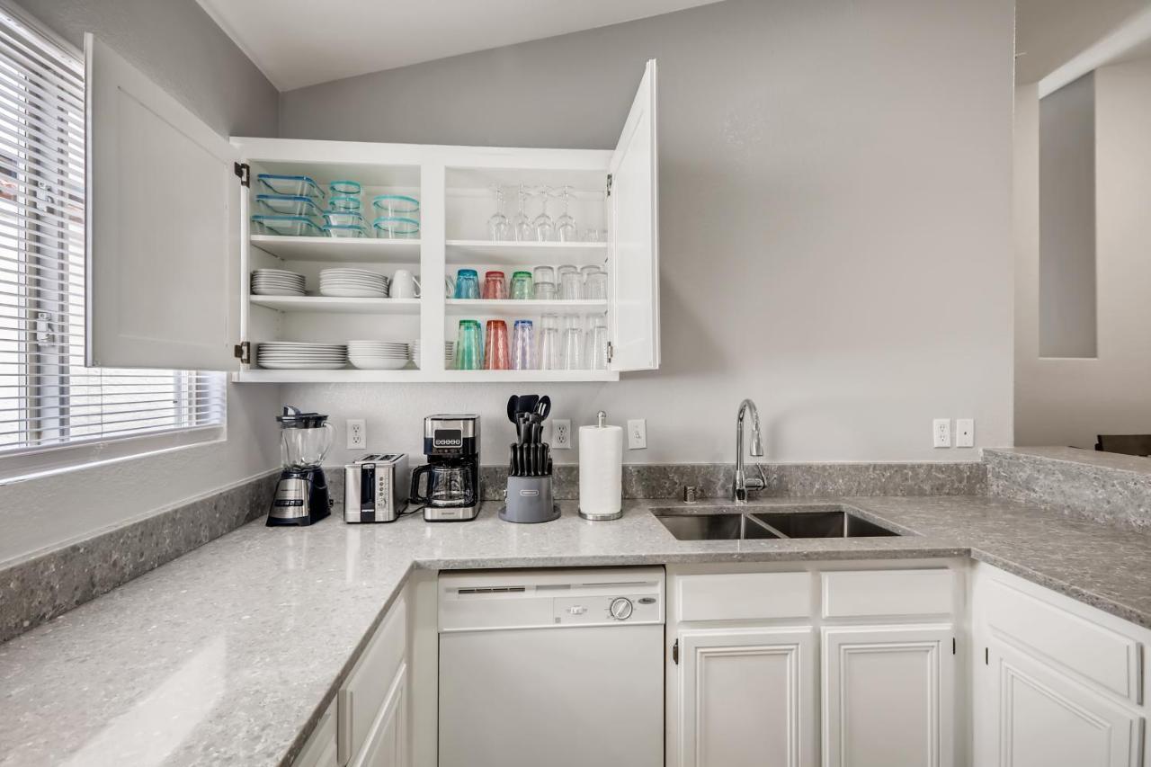 Luxurious House With A Pool, Spa, And Patio, Sleeps 6 Comfortably Las Vegas Buitenkant foto