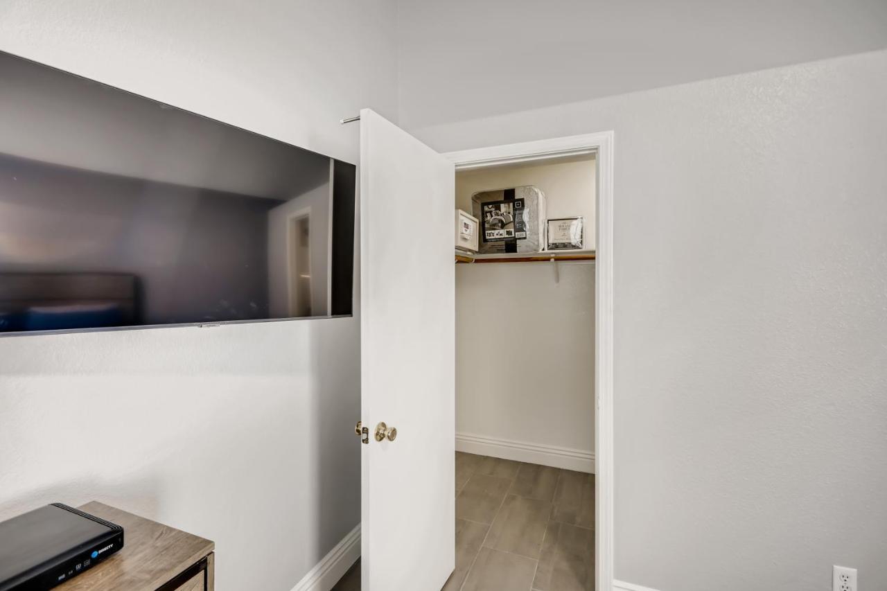 Luxurious House With A Pool, Spa, And Patio, Sleeps 6 Comfortably Las Vegas Buitenkant foto